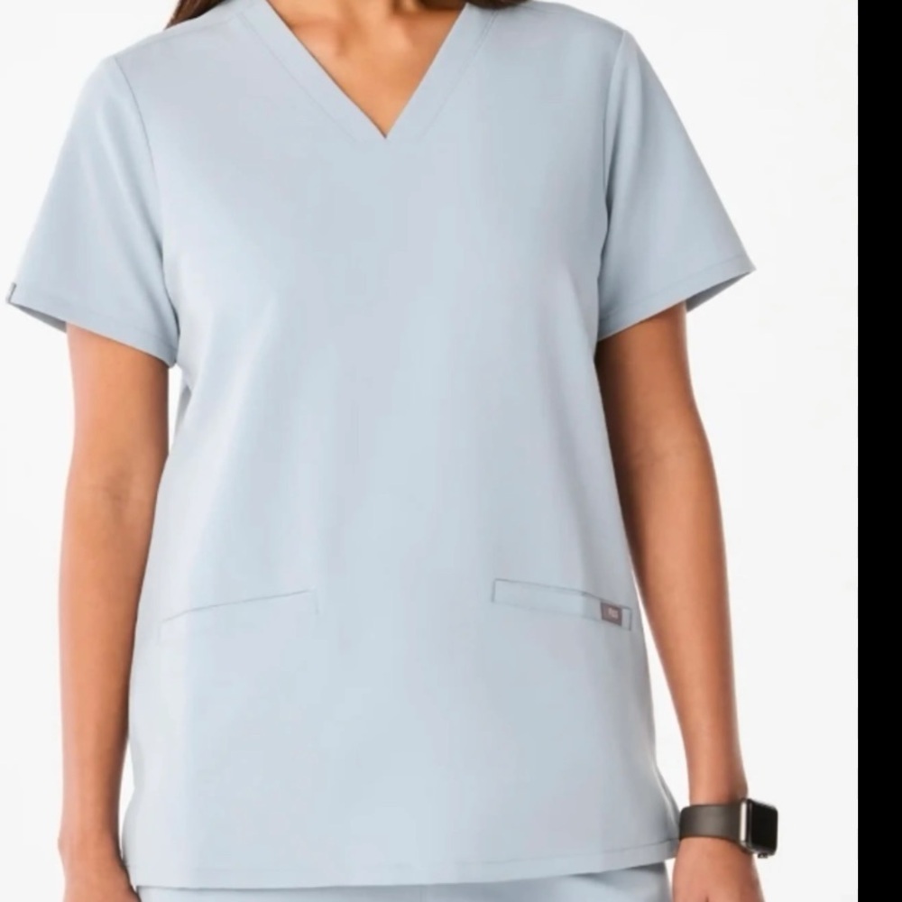 FIGS - Casma Three Pocket Scrub Top